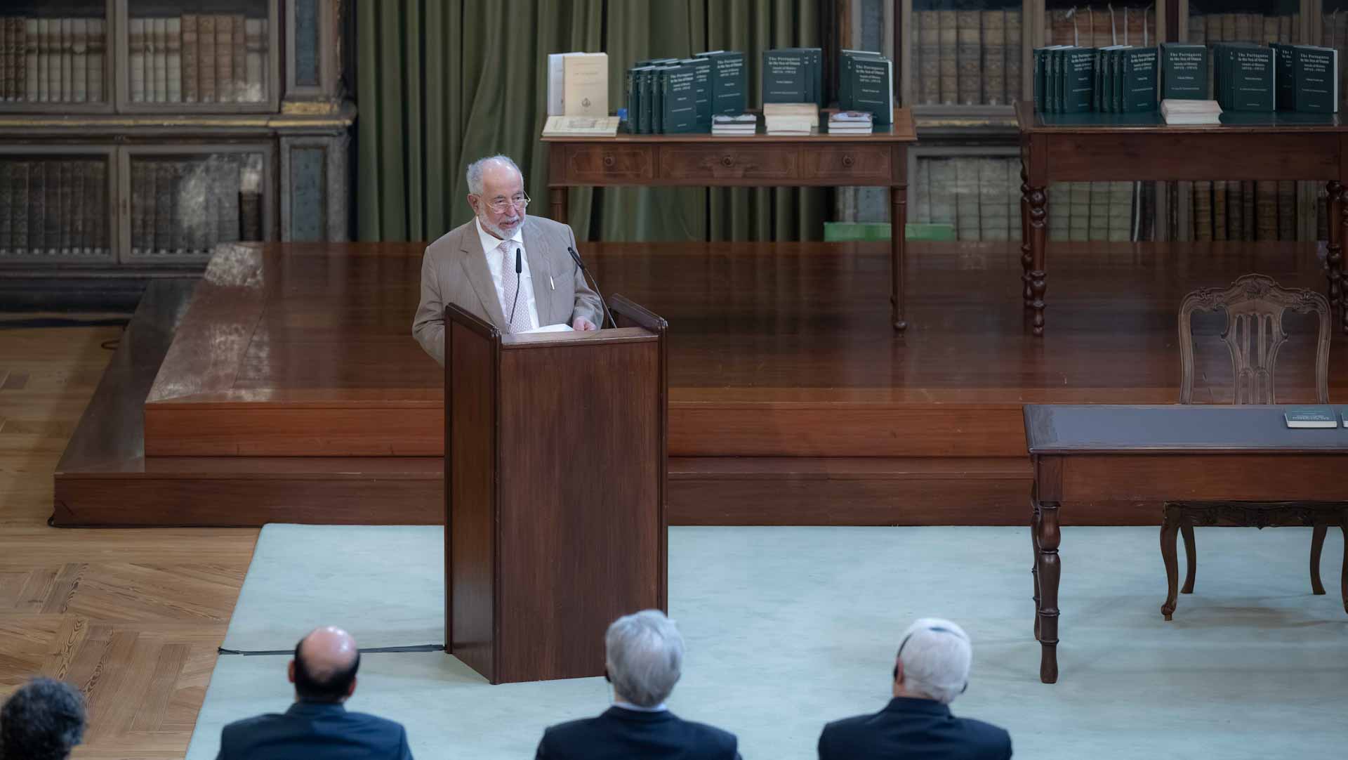 صورة بعنوان: <span class="scChromeData">{"commands":[{"click":"chrome:common:edititem({command:\"webedit:open\"})","header":"Edit the related item","icon":"/temp/iconcache/office/16x16/cubes.png","disabledIcon":"/temp/cubes_disabled16x16.png","isDivider":false,"tooltip":"Edit the related item in the Content Editor.","type":"common"},{"click":"chrome:rendering:personalize({command:\"webedit:personalize\"})","header":"Personalize","icon":"/temp/iconcache/office/16x16/users_family.png","disabledIcon":"/temp/users_family_disabled16x16.png","isDivider":false,"tooltip":"Create or edit personalization for this component.","type":"sticky"},{"click":"chrome:rendering:editvariations({command:\"webedit:editvariations\"})","header":"Edit variations","icon":"/temp/iconcache/office/16x16/windows.png","disabledIcon":"/temp/windows_disabled16x16.png","isDivider":false,"tooltip":"Edit the variations.","type":"sticky"}],"contextItemUri":"sitecore://master/{53727B62-5DBE-4C9F-9BBF-A324716936B1}?lang=ar&ver=1","custom":{},"displayName":"Title","expandedDisplayName":"This is require field and Maximum 90 character is allow"}</span><span sc_parameters="prevent-line-break=true" class="scWebEditInput scEnabledChrome" id="fld_53727B625DBE4C9F9BBFA324716936B1_E873DAB3C3324E8EB106973D9F53F5B7_ar_1_647078b095854f939f86bb49c8da4466_4601_edit" contenteditable="true" scdefaulttext="[No text in field]" scfieldtype="single-line text" sc-part-of="field">حاكم الشارقة يطلق النسخة البرتغالية من "البرتغاليون في بحر عُمان"</span>_396EE6330E8144A1935FAFCB9BD668FE