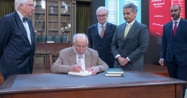 حاكم الشارقة يطلق النسخة البرتغالية من البرتغاليون فى بحر عُمان