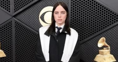 بيلي إيليش تحصد جائزة جرامي أغنية العام عن WILDFLOWER