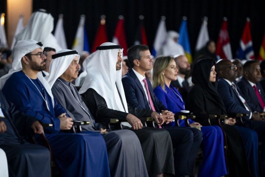 رئيس الدولة يسلم رئيس الباراغواي الجائزة العالمية للحكومات الأكثر تطوراً