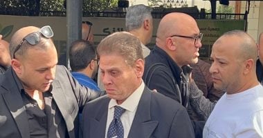 المستشار محمد شيرين فهمى ينهار فى البكاء فى جنازة محمد ناجي شحاته.. صور المستشار محمد شيرين فهمى ينهار فى البكاء فى جنازة محمد ناجي شحاته.. صور