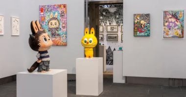 مؤسس علامة لابوبو يفتتح معرضا للاحتفاء بجذور الدمية الأكثر شهرة عالميا