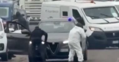 سطو مسلح على طريقة هوليوود.. عصابة إيطالية تفجر ناقلة أموال وتسرق محتوياتها