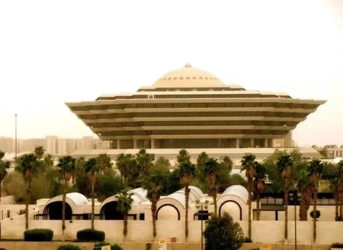 صحيفة المرصد - " قتل والده وشقيقتيه بالسم ".. تنفيذ حكم القتل بالمواطن " محمد بن شالح العتيبي" في الرياض