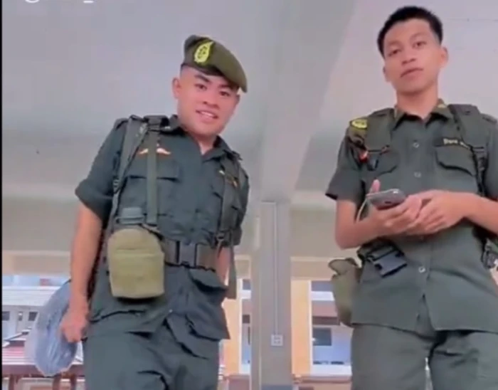 صحيفة المرصد - بالفيديو: شاب تايلندي وُلد في المملكة يتحدث اللهجة السعودية بطلاقة يعود إلى بلده للالتحاق بالخدمة العسكرية