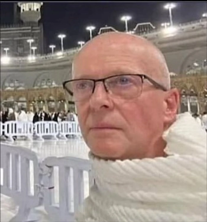 صحيفة المرصد - بعد اعتناقه الإسلام.. ماذا قال الصحفي البريطاني"مارك تومبسون " عن مكة المكرمة بعد أول زيارة لها مع زوجته؟