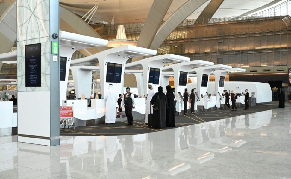 الإمارات والبحرين تطلقان النسخة التجريبية من مشروع “النقطة الواحدة للمسافرين جوًا”