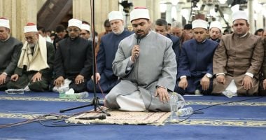 أخبار × 24 ساعة.. الأزهر يقدم طالبا بكلية الطب كأول طالب جامعى يؤم المصلين فى الجامع الأزهر - اليوم السابع