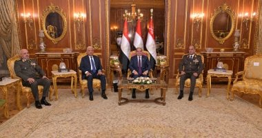 الرئيس السيسى يتناول الإفطار مع قادة القوات المسلحة ويؤكد: قوة هذا الوطن في تلاحم مؤسساته الرئيس السيسى يتناول الإفطار مع قادة القوات المسلحة ويؤكد: قوة هذا الوطن في تلاحم مؤسساته