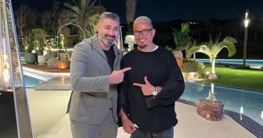 عمرو دياب يشاهد مسلسل كلهم بيحبوا مودى بصحبة ياسر جلال