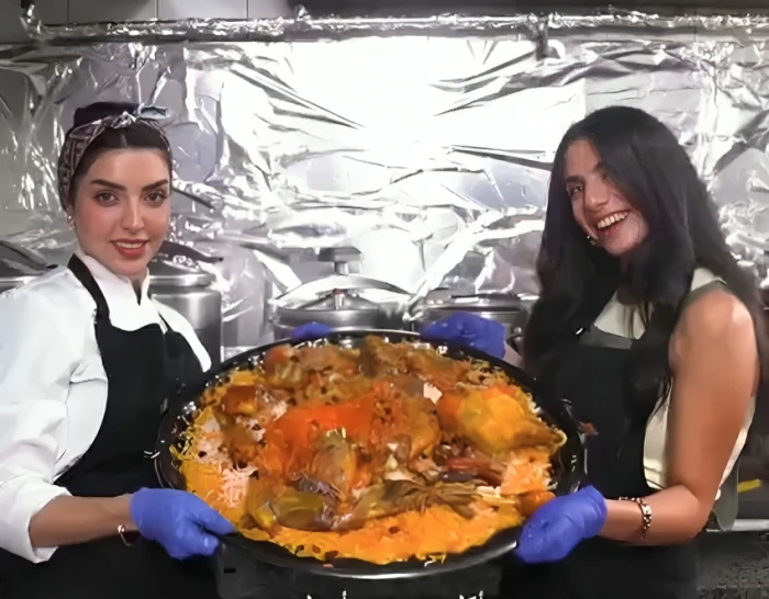 صحيفة المرصد – بالفيديو.. الشيف السعودية رضا العتيبي تروي قصة افتتاحها أول مطعم سعودي في مصر.. وتكشف السبب وأبرز الأطباق التي تقدمها صحيفة المرصد - بالفيديو.. الشيف السعودية رضا العتيبي تروي قصة افتتاحها أول مطعم سعودي في مصر.. وتكشف السبب وأبرز الأطباق التي تقدمها