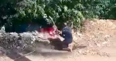 بعد القبض على المتهمين.. شاهد واقعة ضرب سيدة البحيرة وإلقائها فى الترعة