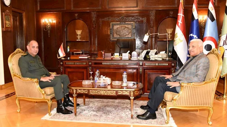 وزير الدفاع يبحث مع الفريق أول عبدالمجيد صقر موضوعات مرتبطة بالقوات ال