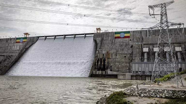 هبوط أرضي وتسرب مياه في سد النهضة