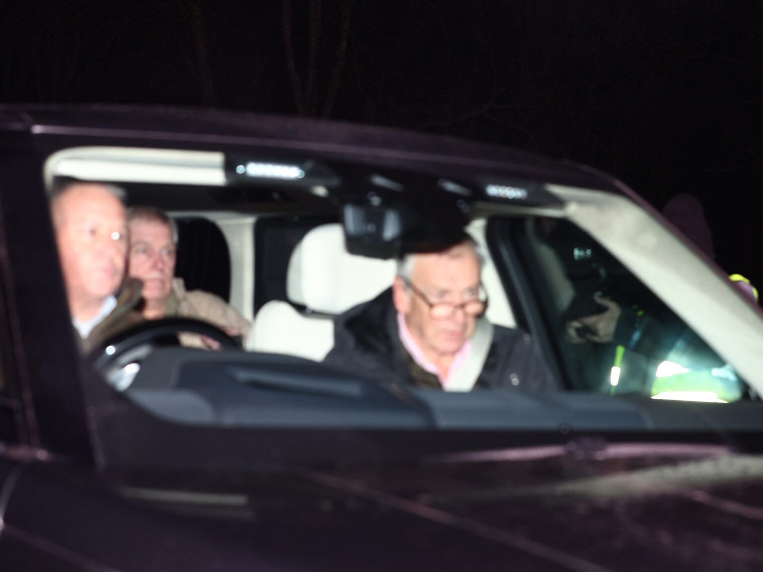 أرسلها إبستين إليه.. عائلة ضحية للأمير السابق أندرو تعلق على اعتقاله | أخبار