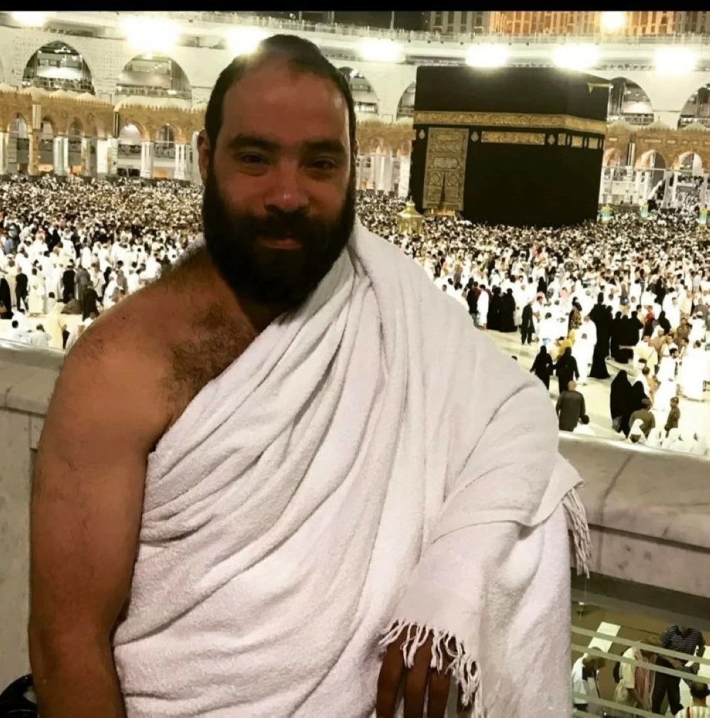 وائل عوني يرد ساخرًا على مروجي الشائعات: «حد قالكم إني كنت بوذي؟» - أخبار السعودية