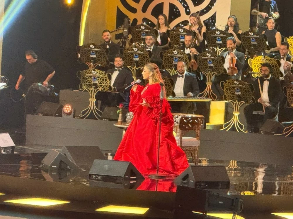 أصالة تحتفي بشام على المسرح.. وتُغنّي لخالها الحاضر بين الجمهور في ليلة حب بالرياض – أخبار السعودية أصالة تحتفي بشام على المسرح.. وتُغنّي لخالها الحاضر بين الجمهور في ليلة حب بالرياض - أخبار السعودية