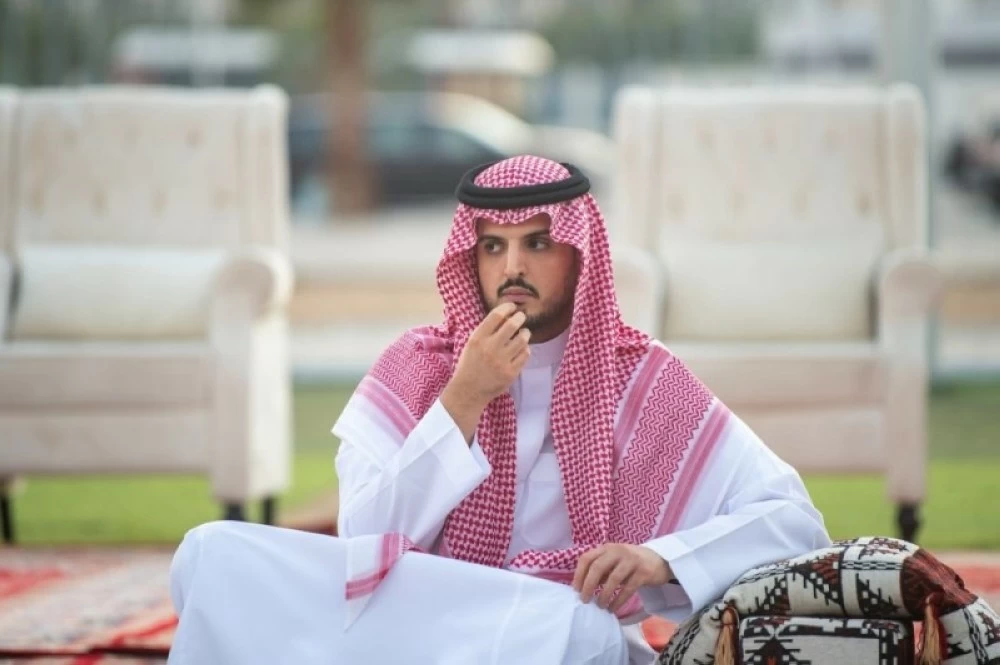 محافظ الطائف يشارك رجال الأمن طعام الإفطار - أخبار السعودية