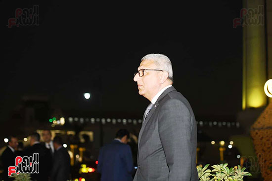 أسرة الراحل الدكتور مفيد شهاب تستقبل المعزين بمسجد المشير طنطاوى (5)