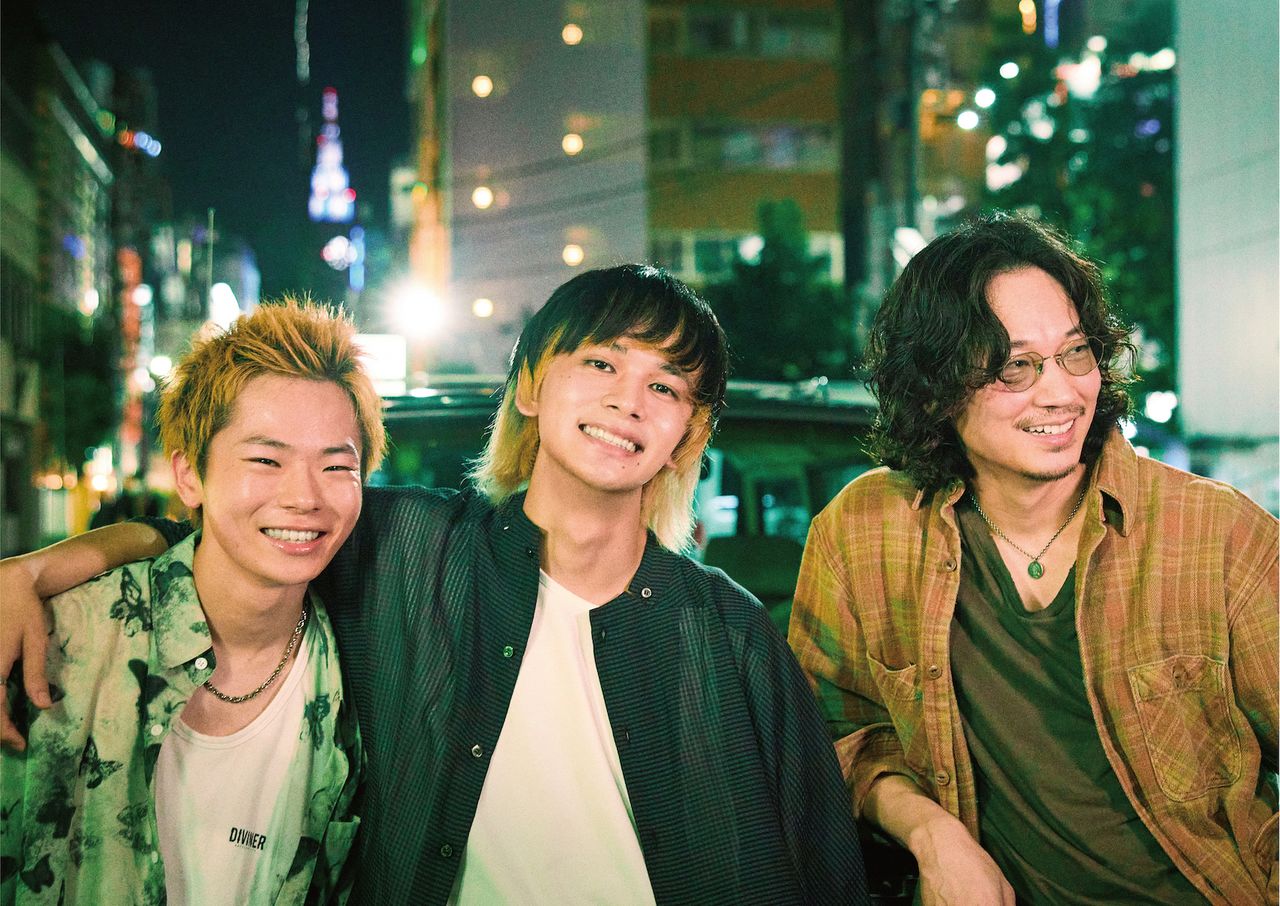 (© 2025 شركاء فيلم هوية الأحمق)