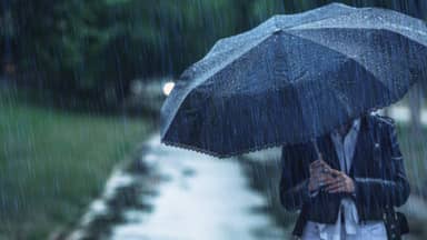 طقسٌ "مجنون": بعد الغبار... أمطار وبَرَد ورعد وبرق!