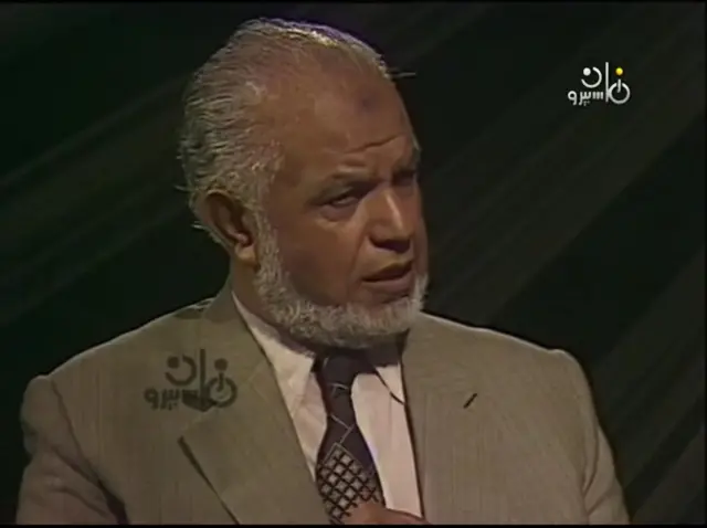 صورة للشاعر عبد الفتاح مصطفى في لقاء تلفزيوني مع الشاعر والإعلامي فاروق شوشة