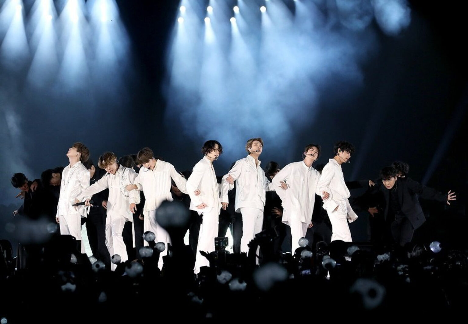 فرقة "بي تي إس" تعود بحفل حصري على نتفليكس | فن