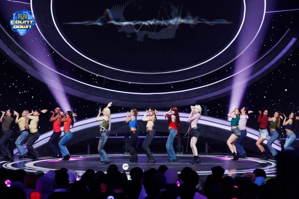 260203 M Countdown صور في الموقع مع i-dle (أداء "Mono (feat. skaiwater) + المقدمان Miyeon وYuqi Backstage)