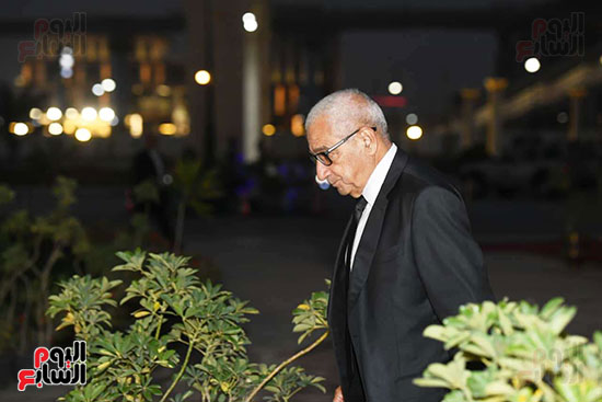 أسرة الراحل الدكتور مفيد شهاب تستقبل المعزين بمسجد المشير طنطاوى (14)