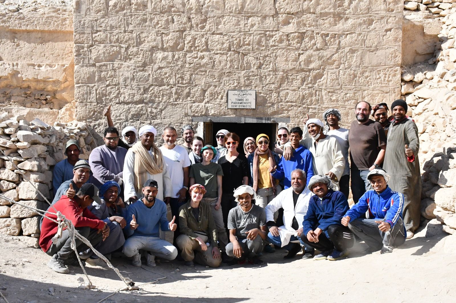 فريق عمل مقبرة بادي آمون أوبت واحدة من أضخم وأعمق مقابر العساسيف