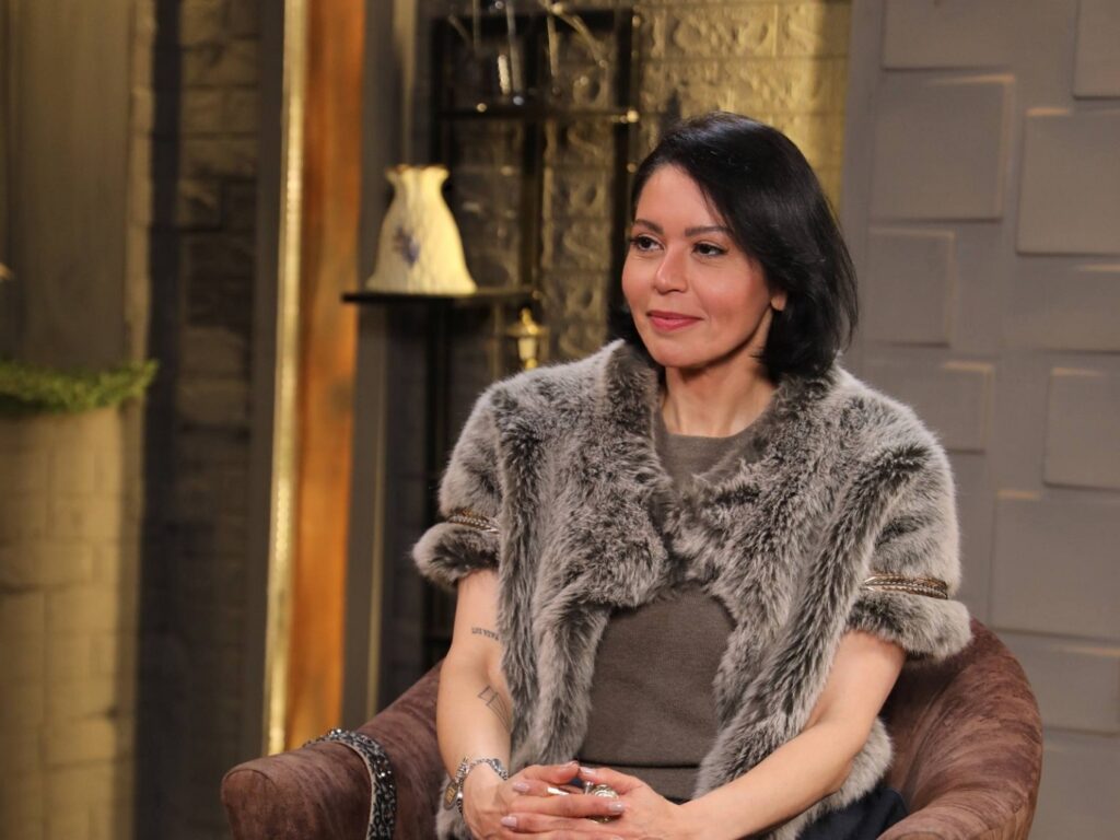 لقاء الخميسي ترد على اتهامها التخلي عن كرامتها وتكشف تفاصيل أول مواجهة مع زوجها