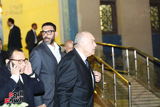 أسرة الراحل الدكتور مفيد شهاب تستقبل المعزين بمسجد المشير طنطاوى (18)