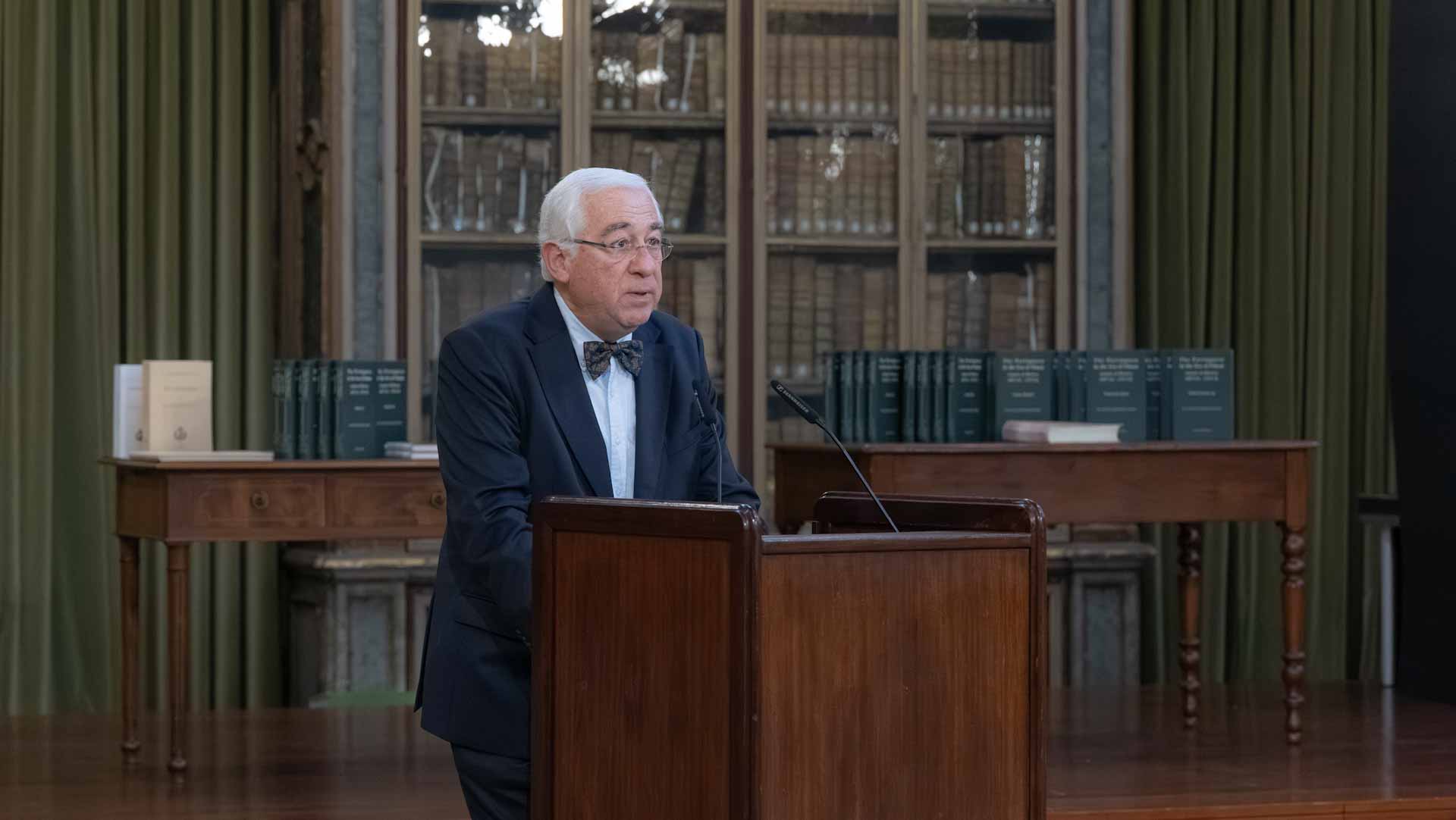 صورة بعنوان: <span class="scChromeData">{"commands":[{"click":"chrome:common:edititem({command:\"webedit:open\"})","header":"Edit the related item","icon":"/temp/iconcache/office/16x16/cubes.png","disabledIcon":"/temp/cubes_disabled16x16.png","isDivider":false,"tooltip":"Edit the related item in the Content Editor.","type":"common"},{"click":"chrome:rendering:personalize({command:\"webedit:personalize\"})","header":"Personalize","icon":"/temp/iconcache/office/16x16/users_family.png","disabledIcon":"/temp/users_family_disabled16x16.png","isDivider":false,"tooltip":"Create or edit personalization for this component.","type":"sticky"},{"click":"chrome:rendering:editvariations({command:\"webedit:editvariations\"})","header":"Edit variations","icon":"/temp/iconcache/office/16x16/windows.png","disabledIcon":"/temp/windows_disabled16x16.png","isDivider":false,"tooltip":"Edit the variations.","type":"sticky"}],"contextItemUri":"sitecore://master/{53727B62-5DBE-4C9F-9BBF-A324716936B1}?lang=ar&ver=1","custom":{},"displayName":"Title","expandedDisplayName":"This is require field and Maximum 90 character is allow"}</span><span sc_parameters="prevent-line-break=true" class="scWebEditInput scEnabledChrome" id="fld_53727B625DBE4C9F9BBFA324716936B1_E873DAB3C3324E8EB106973D9F53F5B7_ar_1_647078b095854f939f86bb49c8da4466_4601_edit" contenteditable="true" scdefaulttext="[No text in field]" scfieldtype="single-line text" sc-part-of="field">حاكم الشارقة يطلق النسخة البرتغالية من "البرتغاليون في بحر عُمان"</span>_48D3D01417D4464DBBA7A625AB57FD38