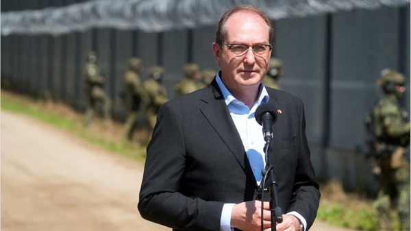 وزير الداخلية الألماني يمدد الرقابة على الحدود