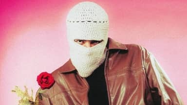 نجم مصري يكشف عن هوية تووليت الحقيقية