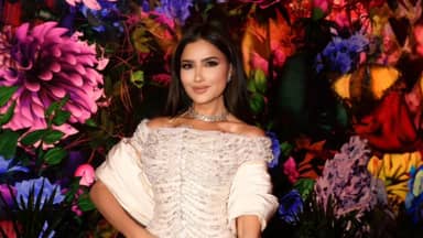 مي عمر تتلقى العزاء بوفاة والدها الجمعة