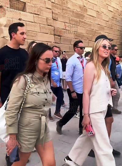 ابنة-الرئيس-الأمريكي-وأسرتها-فى-معابد-الكرنك