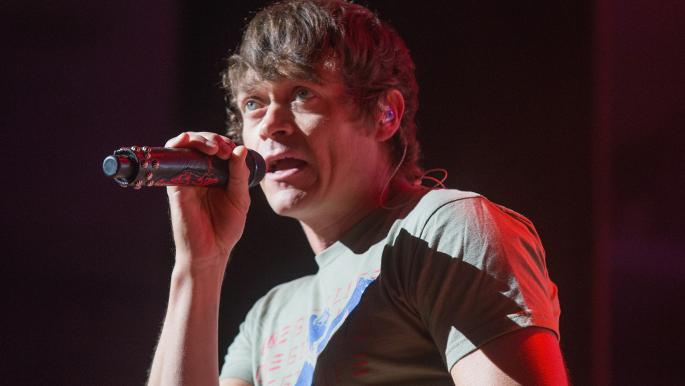 وفاة براد أرنولد مغنّي "ثري دورز داون" بعد صراعٍ مع المرض