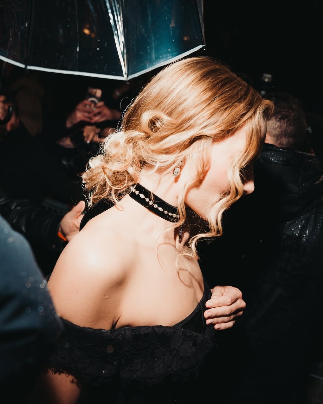 مارغو روبي بتسريحة شينيون عفويّة (إنستغرام)