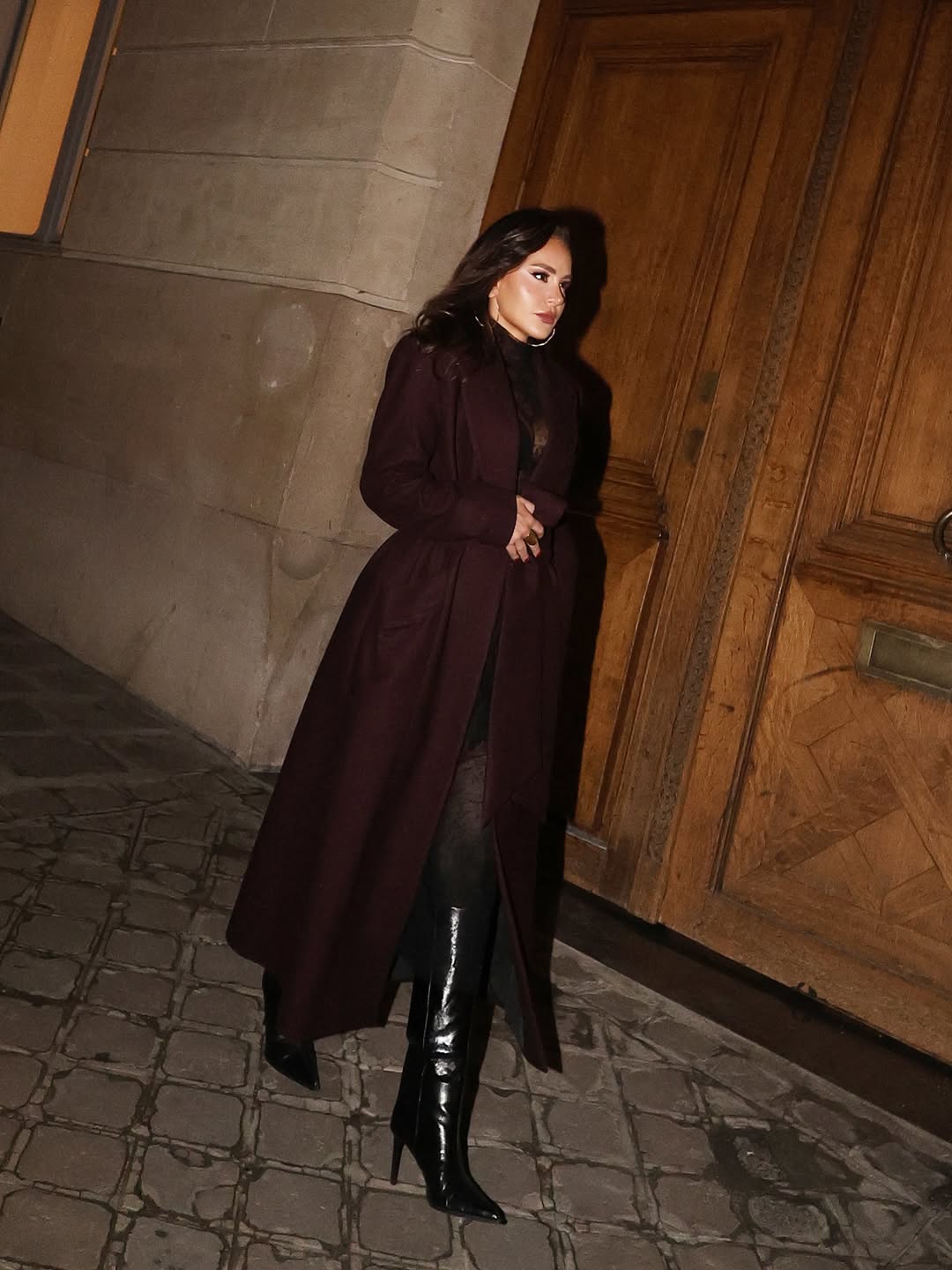 ديما قندلفت بفستان دانتيل أسود في باريس (انستغرام)