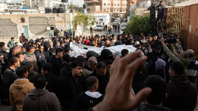 من أمام مجمع ناصر الطبي