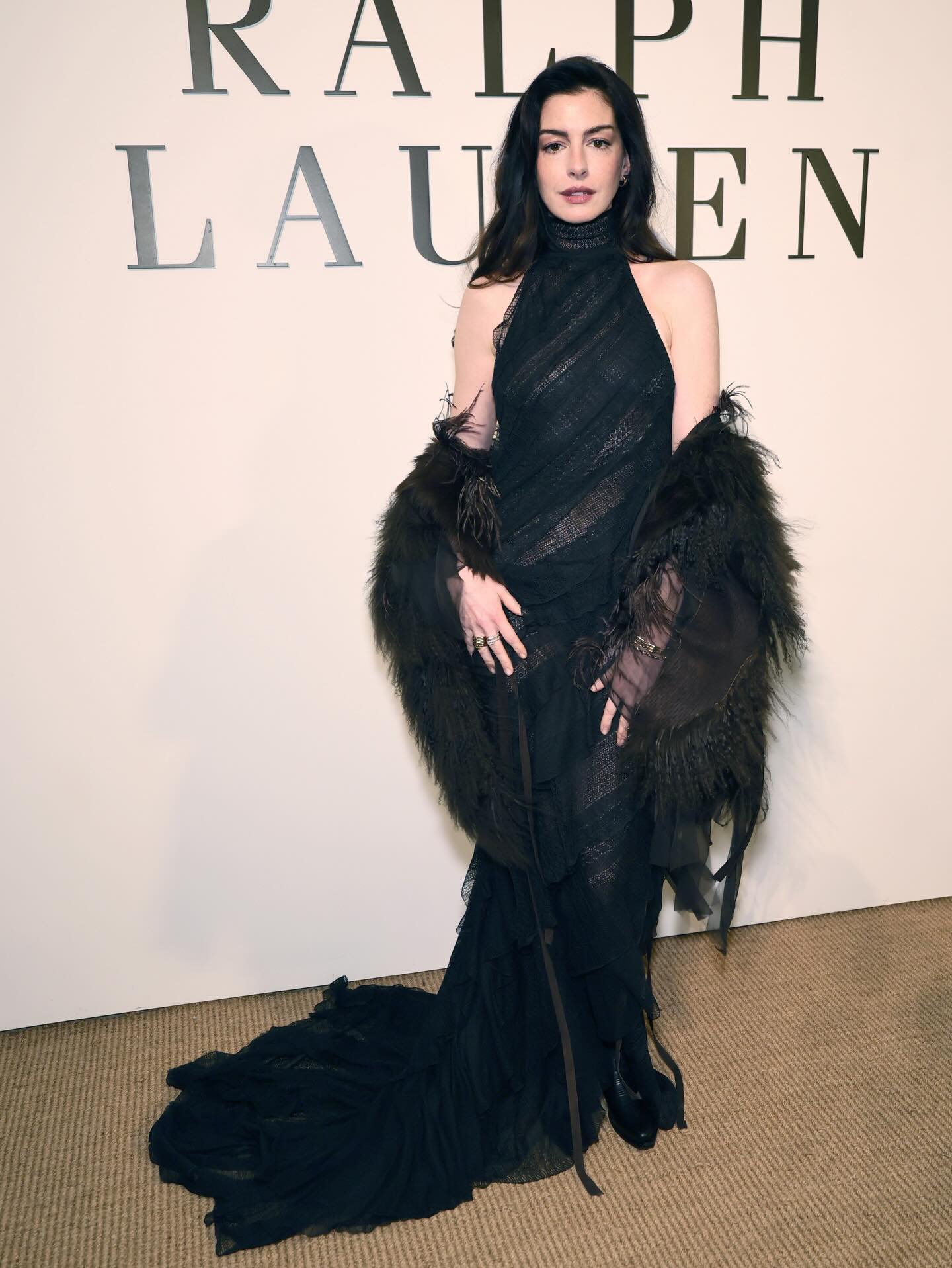 آن هاثاواي في عرض أزياء رالف لورين (إنستغرام)