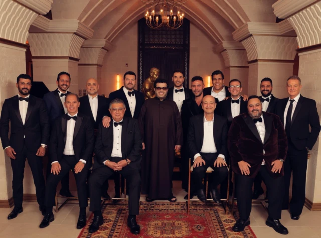 تركي آل الشيخ يتوسط مجموعة من صُناع السينما والفن المصريين خلال حفل تسليم جوائز "جوي آووردز" 2026.