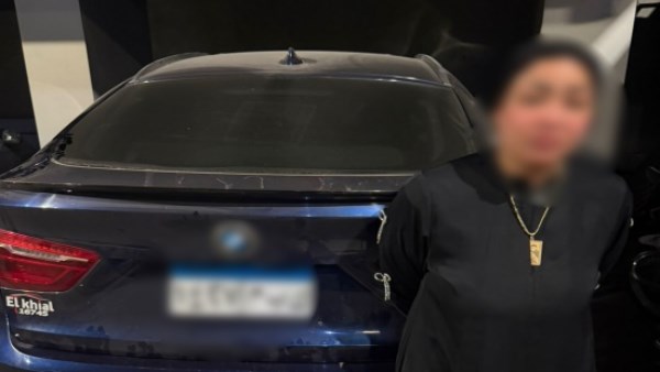 اشترت حلويات وحاولت تهرب .. مقتل عامل أسفل عجلات سيارة سيدة بمدينة نصر