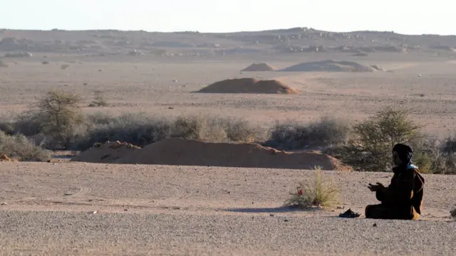 رجل صحراوي في إحدى مناطق الصحراء الغربية في 27 فبراير/شباط 2011
