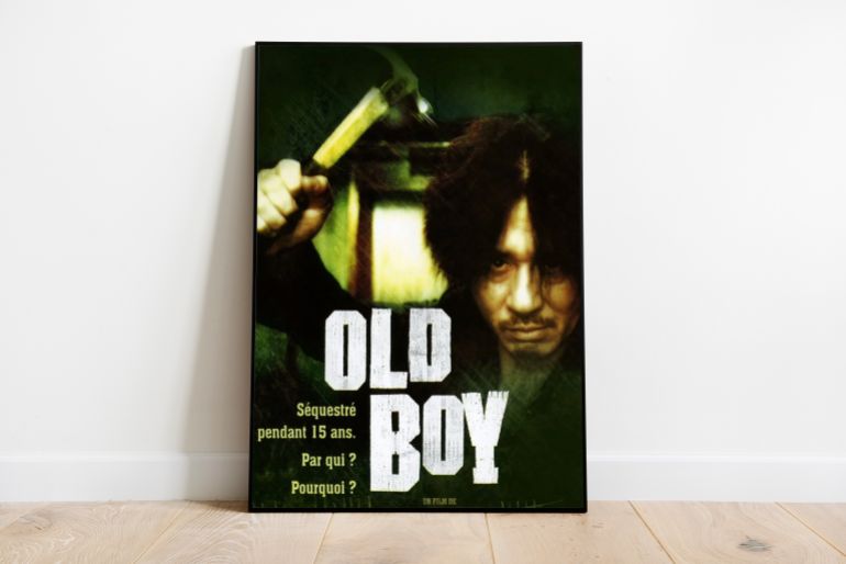 الملصق الترويجي لفيلم الفتى العجوز الفائز بسعفة كان عام 2004