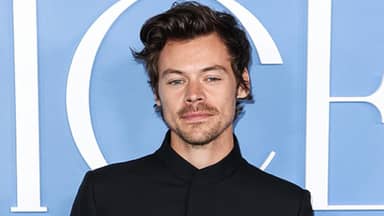 هاري ستايلز يعترف بالضحك في جنازة جدته