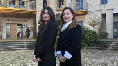 بعد "بالحرام" و"المحافظة 15"... لماذا قالت كارين رزق الله لإبنتها "رح تفلجيني!"؟