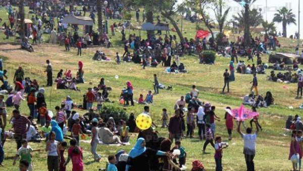 لليوم الثاني على التوالي..المواطنون يواصلون الاحتفال بعيد الفطر المبارك في المحافظات