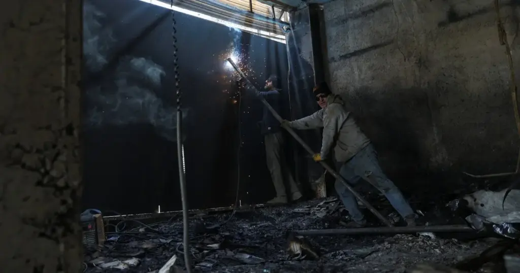 مسؤولون: طهران مستعدة لإنهاء البرنامج النووي أو تعليقه